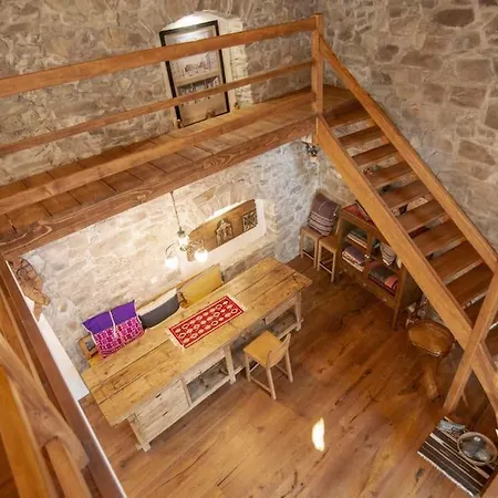 Podraga18 - Heritagestonebarn Podnanos