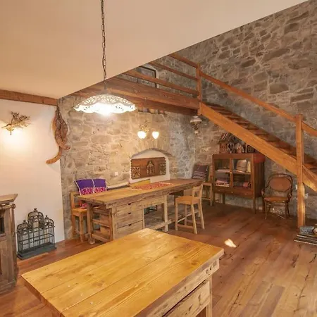 Podraga18 - Heritagestonebarn