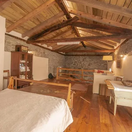 Podraga18 - Heritagestonebarn *