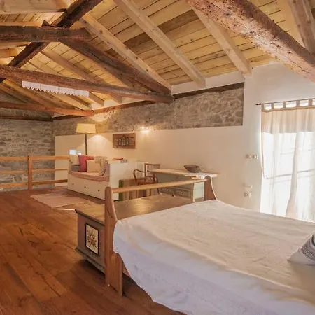 Podraga18 - Heritagestonebarn Apartment *