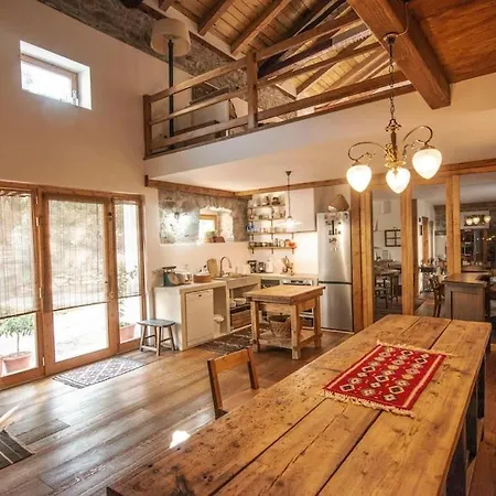 Podraga18 - Heritagestonebarn Apartment Podnanos