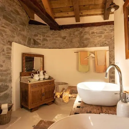 Apartma Podraga18 - Heritagestonebarn Podnanos