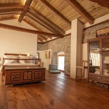 Podraga18 - Heritagestonebarn Apartment
